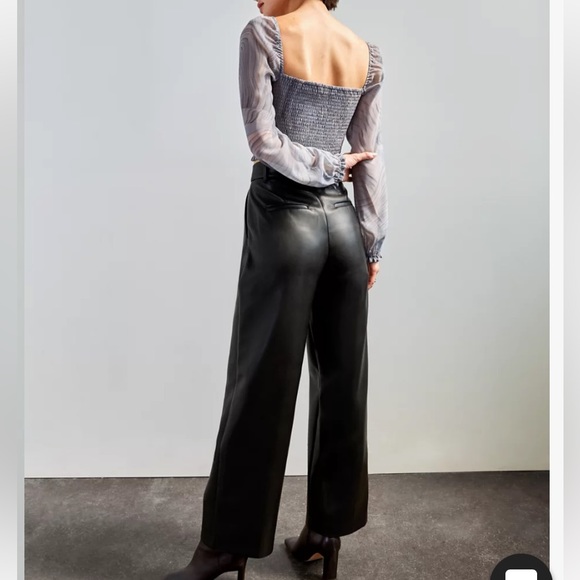 Aritzia Effortless Pants - Black Vegan Leather - Size 6 NWT - Picture 3 of 8